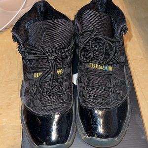 Used black big kid jordan gamma 11s , good condition